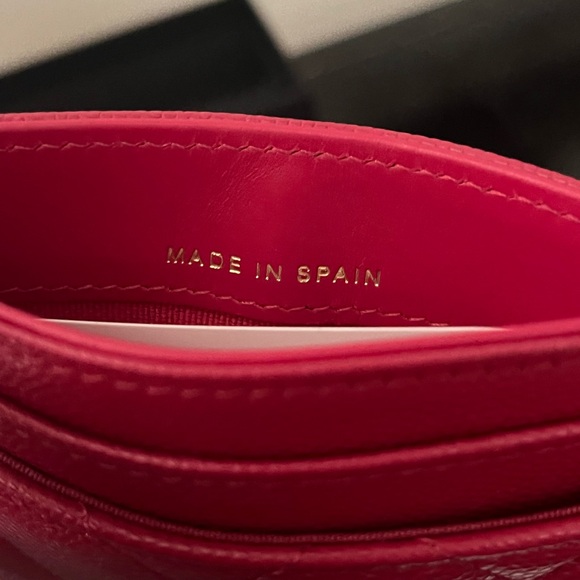 NOT AVAILABLE BNIB CHANEL RED FLAT CARD HOLDER - Picture 4 of 7